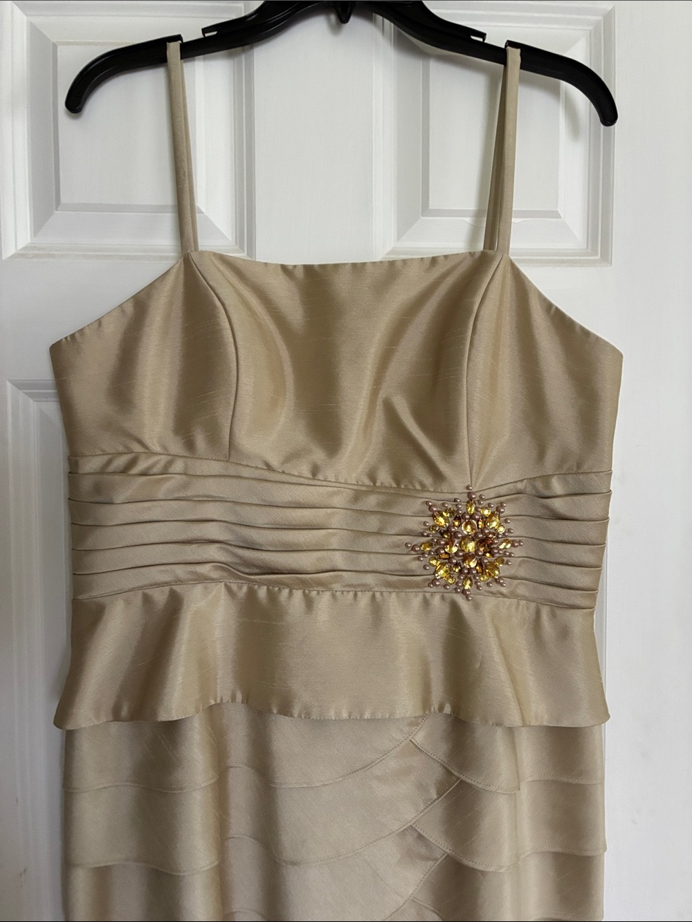 Jessica Howard Tan Tiered Peplum Midi Dress with Jeweled Brooch - Picture 10 of 10